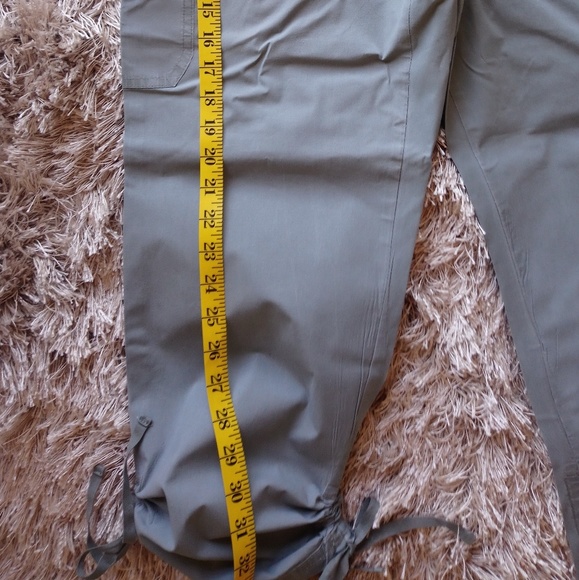 EUC Olive Gloria Vanderbilt Capris or Pants - Picture 3 of 4